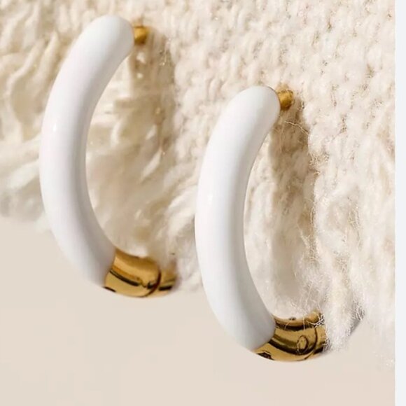 New! Free People Zozakh Palencia White Huggie Earrings (1024) NWOT - Picture 2 of 3